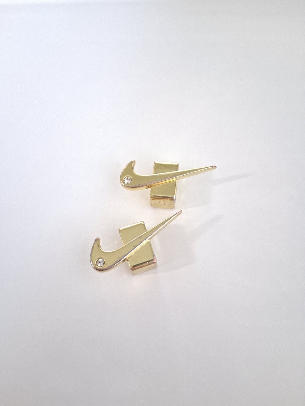 ✨️GOLD NIKE SWOOSH SHOE CHARM✨️